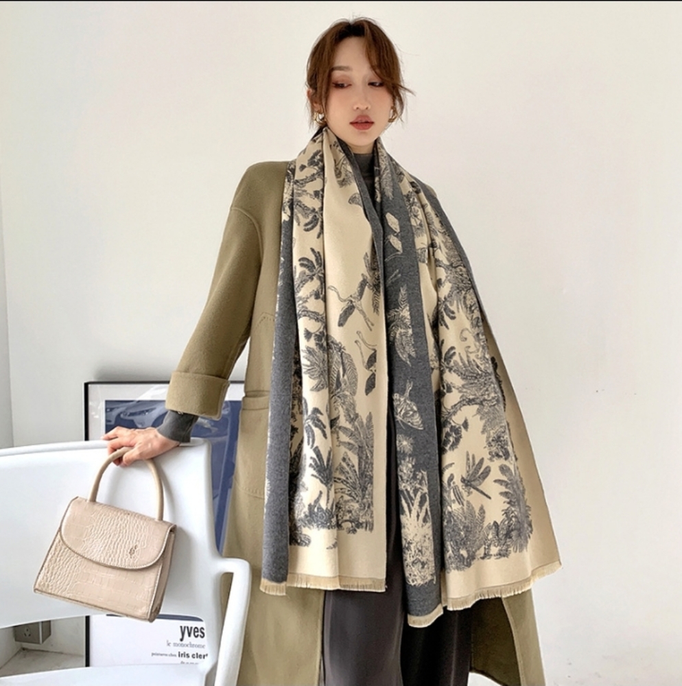 Elegant Cashmere Shawl - Picture 6 of 6
